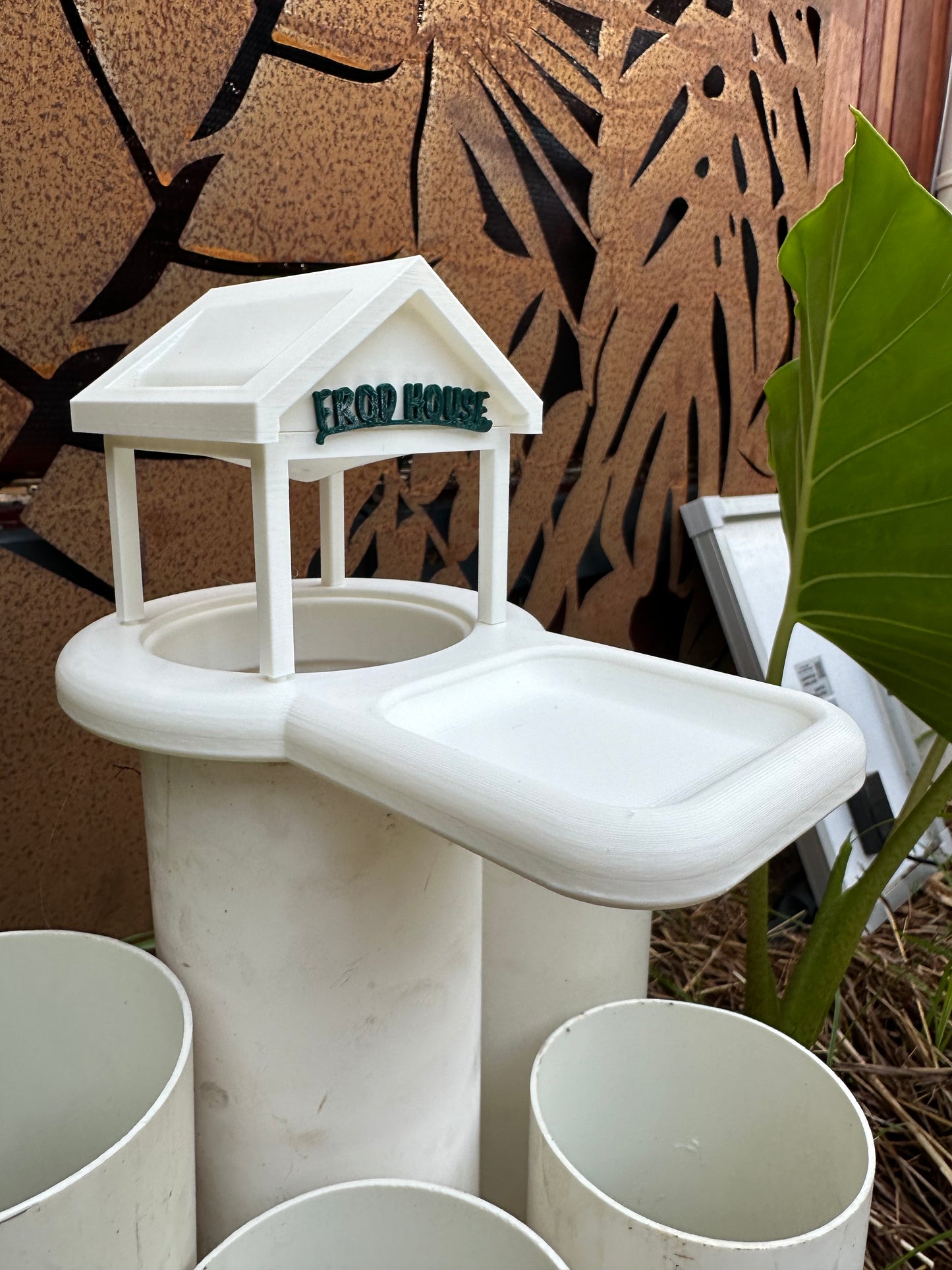 Frod House Pipe Topper (Frog House)