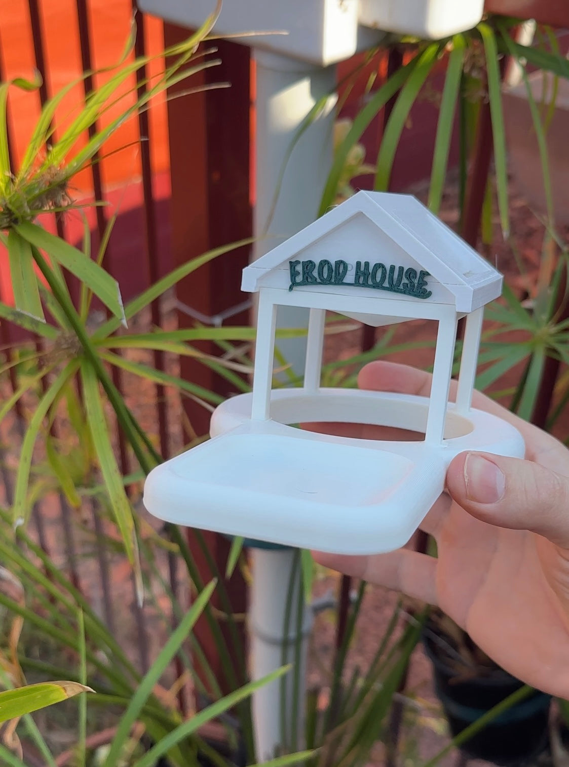 Frod House Fence Topper (Frog House)